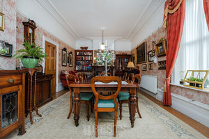 11 Weston Road